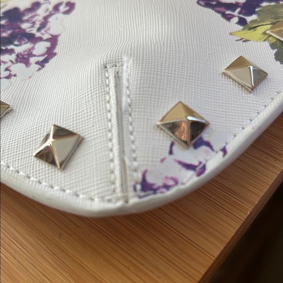 White House Back Market floral studded wristlet clutch - Picture 7 of 9